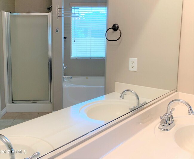 Building Photo - 1273 N Exeter St