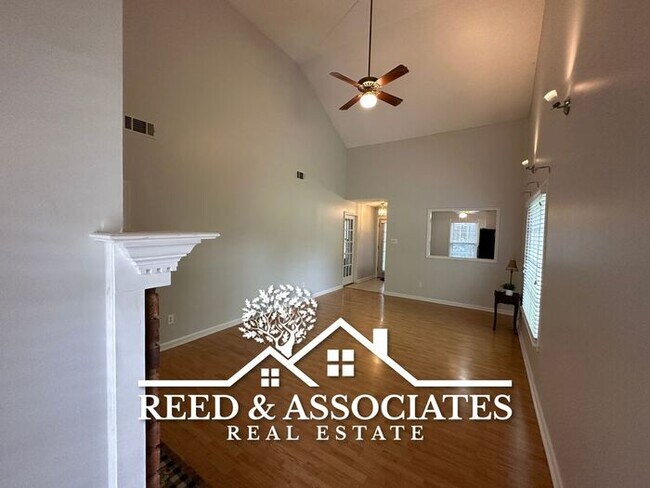 Building Photo - Collierville Townhouse Located on Corner Lot!