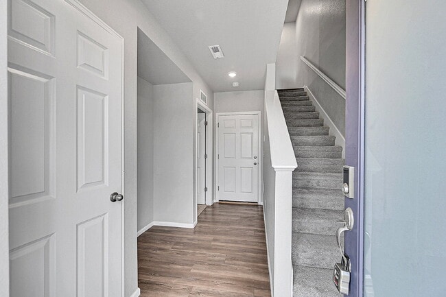 Building Photo - $3,045.00, 3 bed, 3.1 bath, located in Bro...