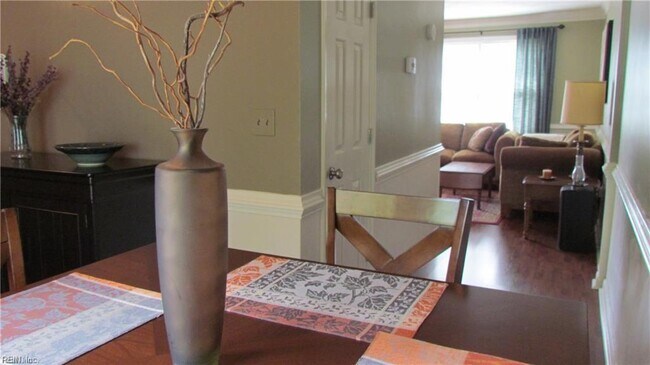 Building Photo - 350 San Roman Dr