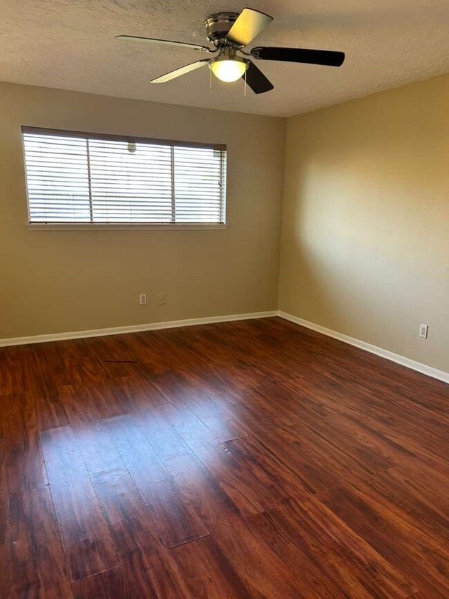 Building Photo - 12322 South Dr