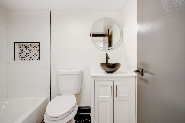 Building Photo - 3007 W Fletcher St