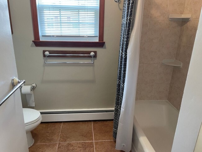 Building Photo - Single Family Home For Rent in North Kingstown!