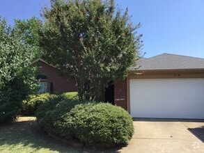 Building Photo - 818 Valleybrooke Dr