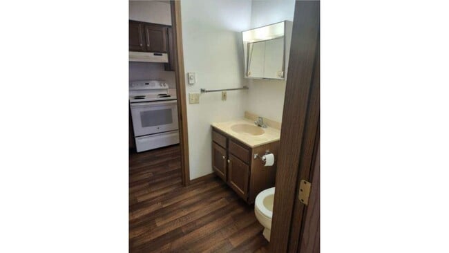 Building Photo - 300 Knoll Creek Dr