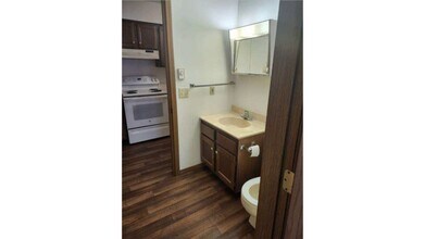 Building Photo - 300 Knoll Creek Dr