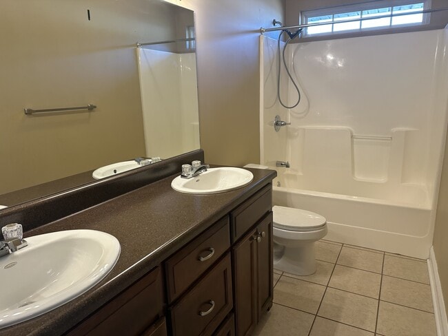 Building Photo - 59 Forest St NE