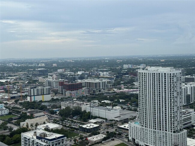 Building Photo - 1750 N Bayshore Dr