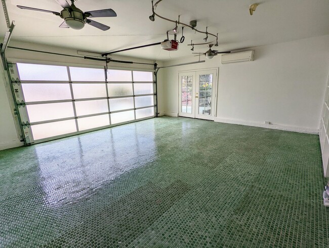 Building Photo - Kalama valley single level 4 bedroom home ...