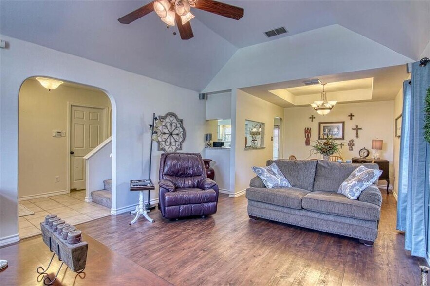 Family Room - 714 Saint Lucy Dr