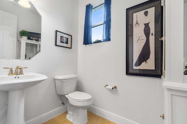 Building Photo - 12170 SW Bennington Cir