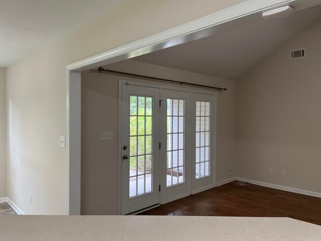 Building Photo - 707 Keyes Dr