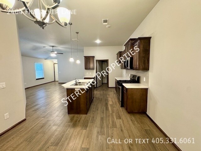 Building Photo - 2404 Finesilver Ln