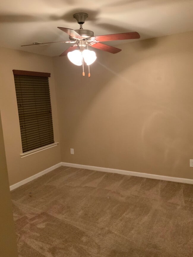 Building Photo - Price Reduction. Chelsea Park!!!  4 Bedroo...