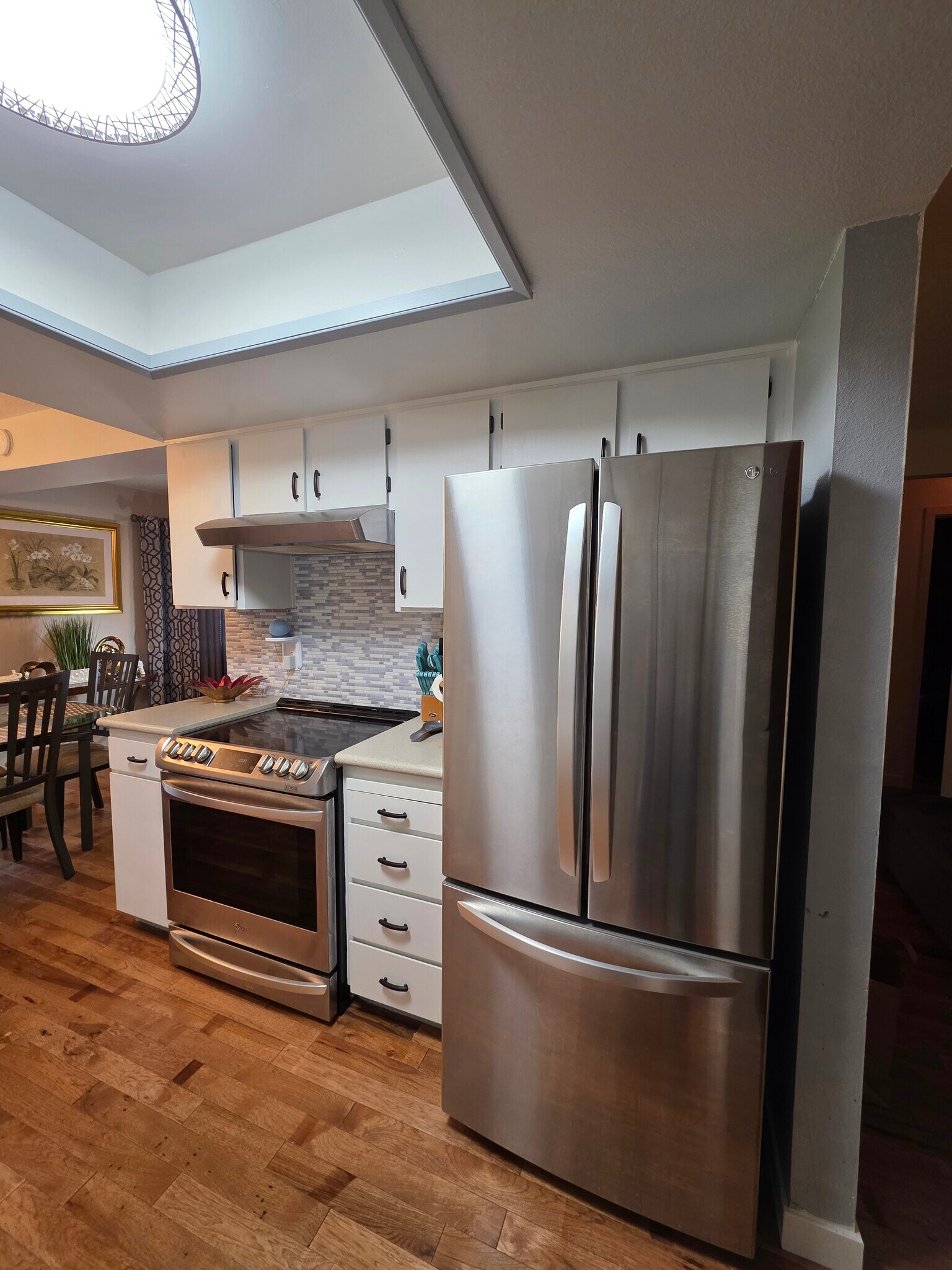 Kitchen - 12504 SE Stark St