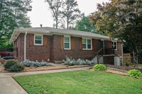 Building Photo - 2331 Robin Ln SE