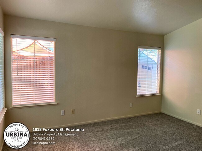 Building Photo - Darling Petaluma East Side Home with RV Pa...