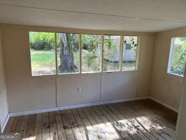 Building Photo - 203 Courtney Pl
