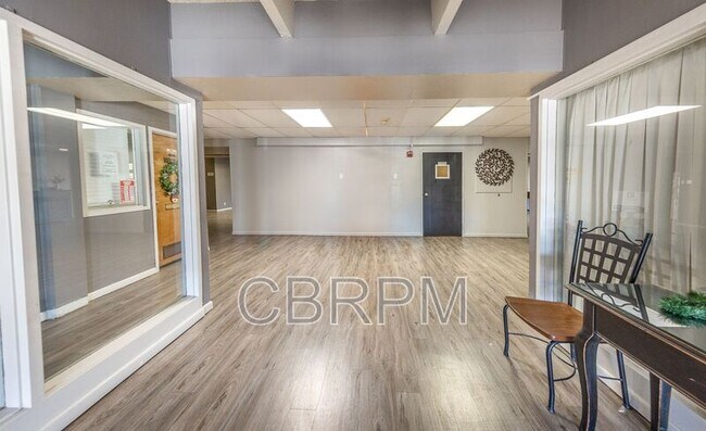 Building Photo - 2601 York Ave