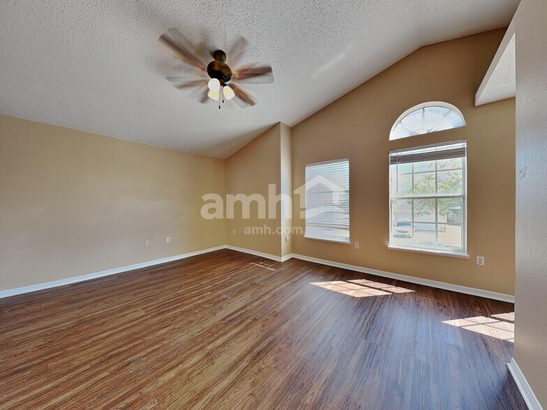 Building Photo - 934 Brenton Leaf Dr