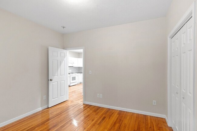 Building Photo - 920 Pleasant St