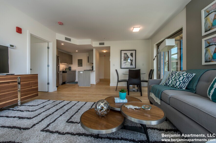 Building Photo - 95 Gardner St