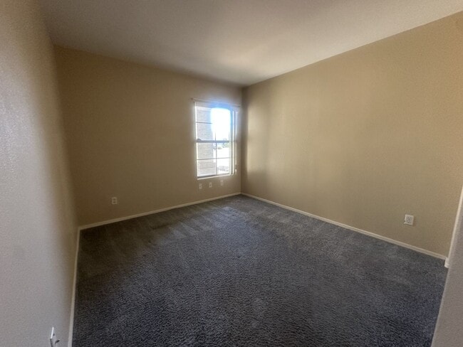 Building Photo - Rare single-level home offers 5 bedrooms and a versatile floor plan designed for comfortable living
