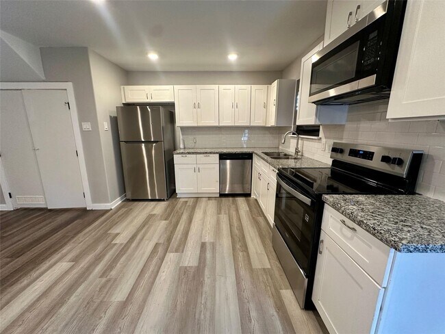 Building Photo - For Lease | 3 Bed, 2 Bath | 1,150 Sq Ft | Warwick Place |