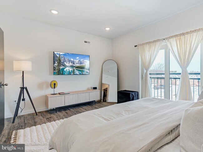 Building Photo - 1931 Colonial St