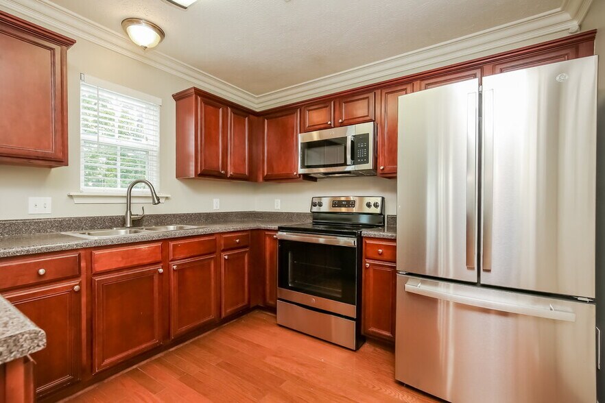 Building Photo - 8632 Lawson Dr