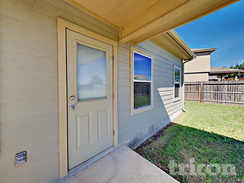 Building Photo - 2102 York Bend