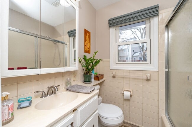 Building Photo - Four Bedroom Home in Portage