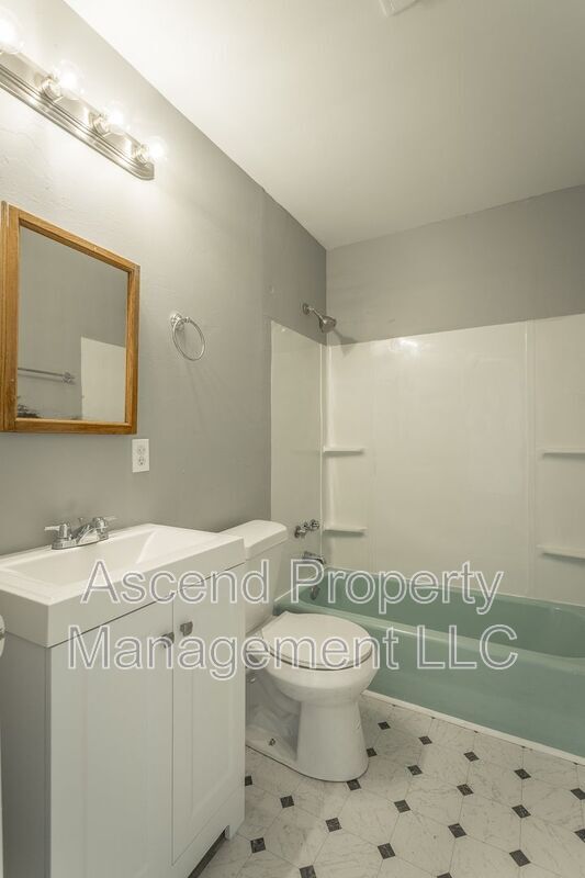 Building Photo - 1113 Jarvis Ave