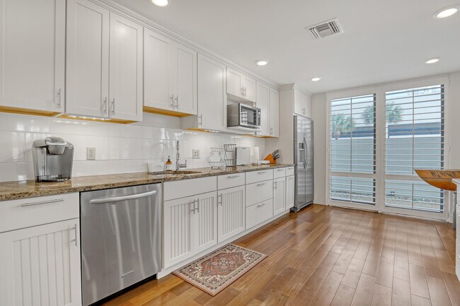 Building Photo - 3400 N Ocean Dr