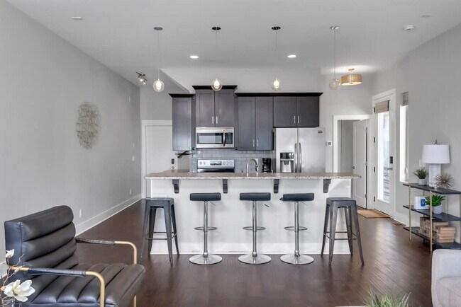 Building Photo - 12A Fern Ave