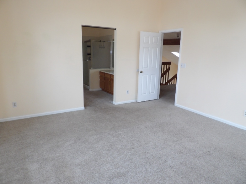 Building Photo - 3830 Gingham Way