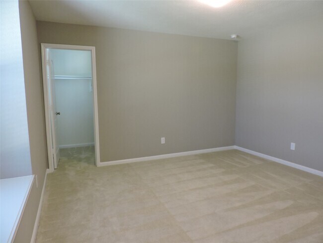 Building Photo - 1102 Upton Ct