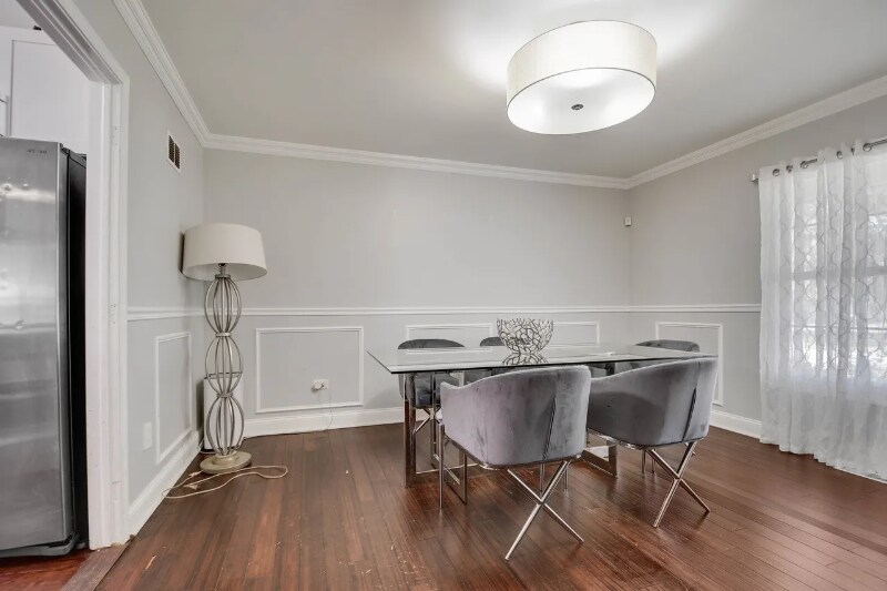 Building Photo - 837 Hamlin Ave