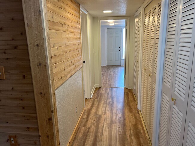 Building Photo - 4 Bedroom 2 bath home near lake Tenkiller with office