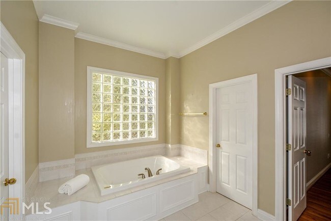 Building Photo - 1152 Bellewood Square