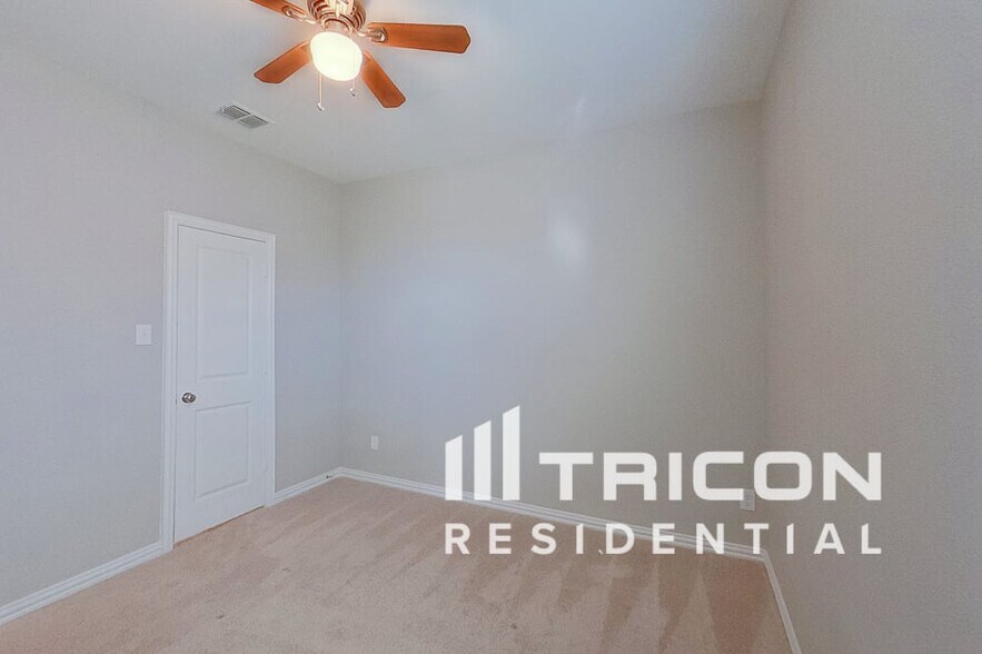 Building Photo - 235 Jenkinson Dr