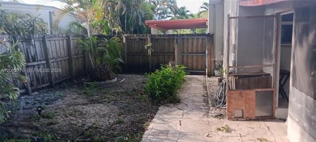 Building Photo - 1600 SW 14th St