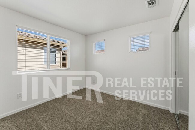 Building Photo - 3961 Martis St