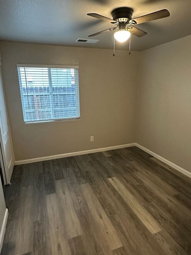 Building Photo - 4106 W Prospect Ave