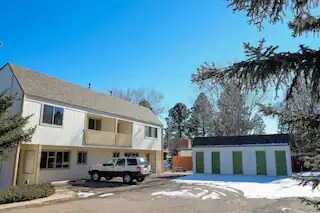 Building Photo - 109 W Oak Ave