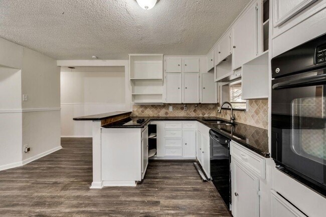 Building Photo - 5224 Trail Lake Dr