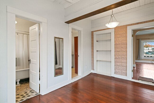 Building Photo - Historic Wenatchee Home 3 Bedroom 2 Bath