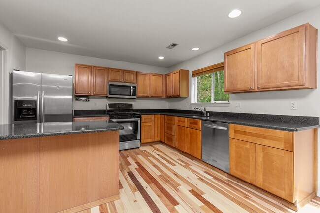 Building Photo - Stunning 3 bed, 2.5 bath home in desirable Bothell neighborhood
