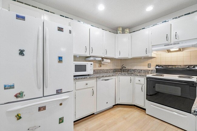 Building Photo - 407 Pine Glen Ln