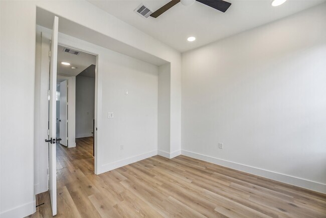 Building Photo - 225 Willard St